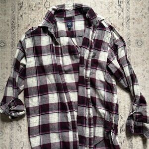 GAP Women’s oversized Plaid Shirt - Black and White